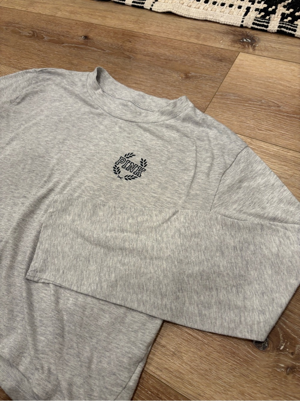 PINK Victoria's Secret Light Gray Long-Sleeve Crewneck with Chest Crest-Size L